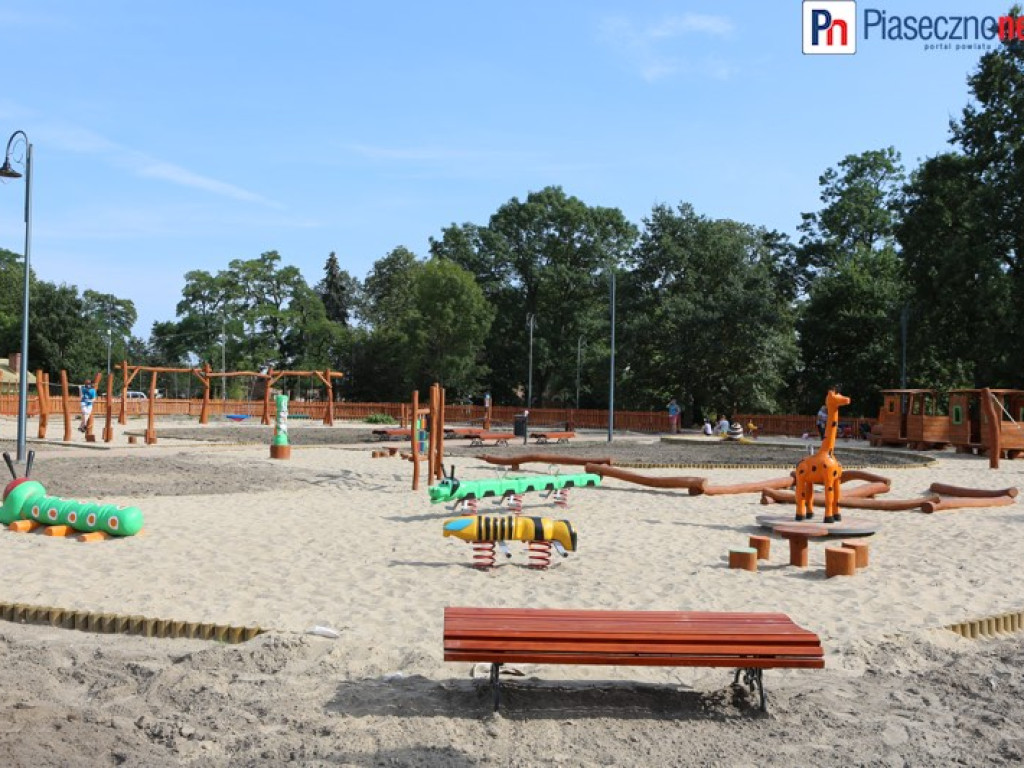 Park pięknieje...i budzi kontrowersje