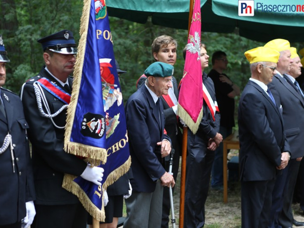 Oddali hołd poległym w Lasach Chojnowskich