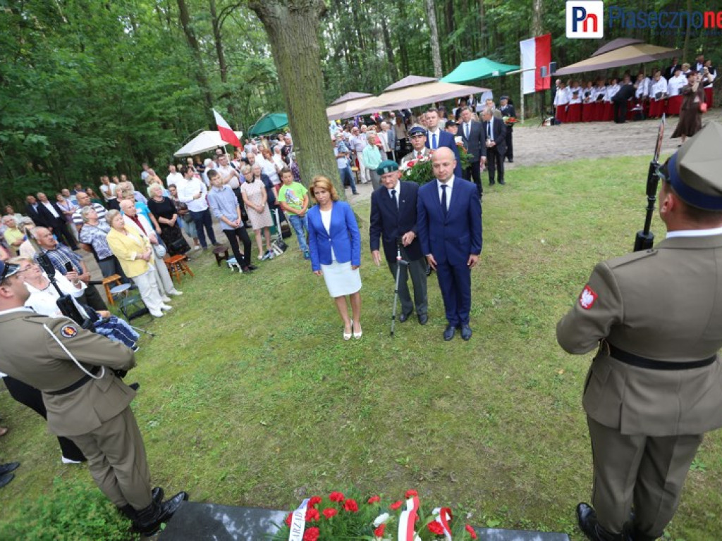 Oddali hołd poległym w Lasach Chojnowskich