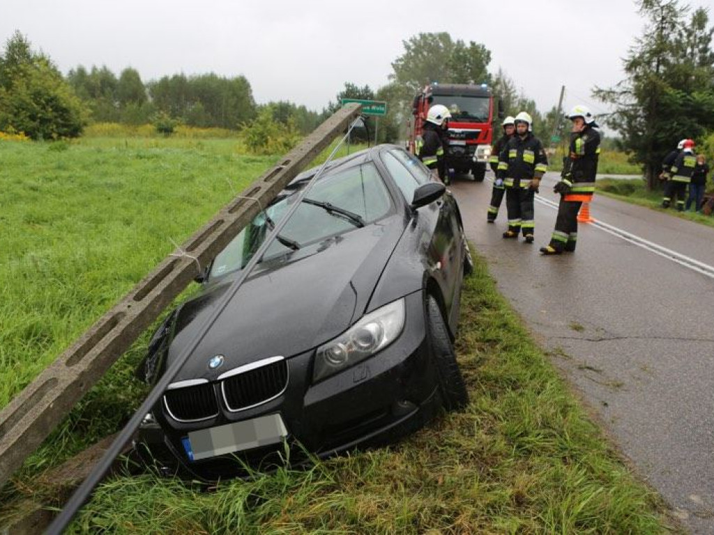 Uciekał przed seicento, skosił słup