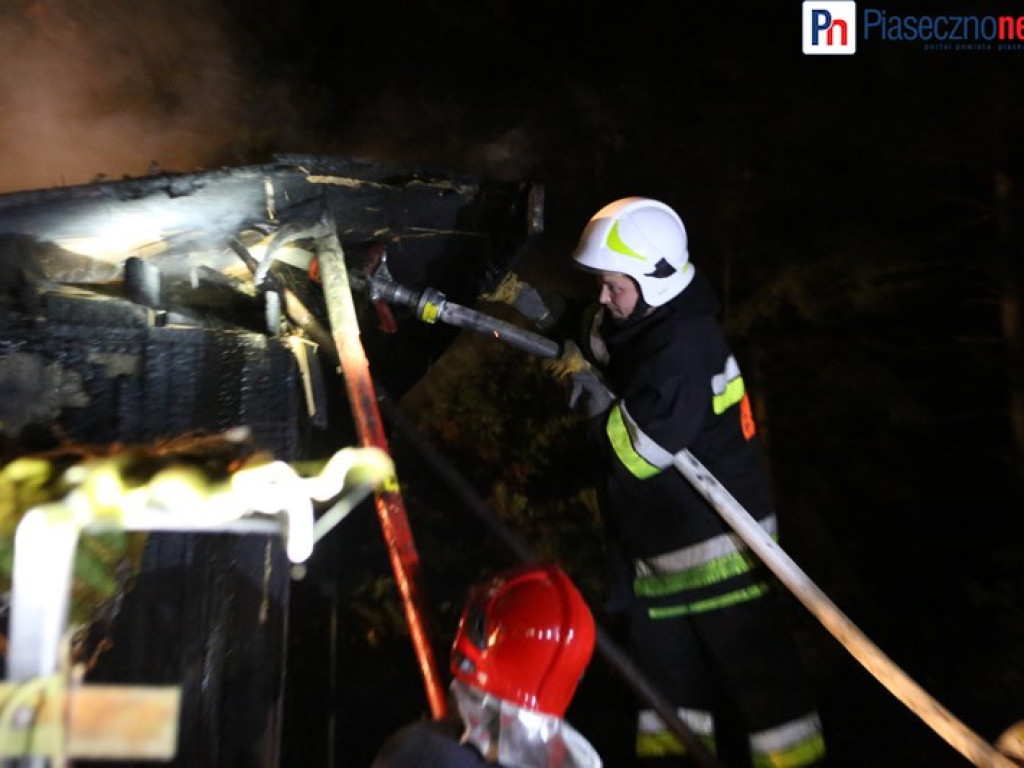 Pożar domku letniskowego w Jeziórku. Wieś tonie w ciemnościach