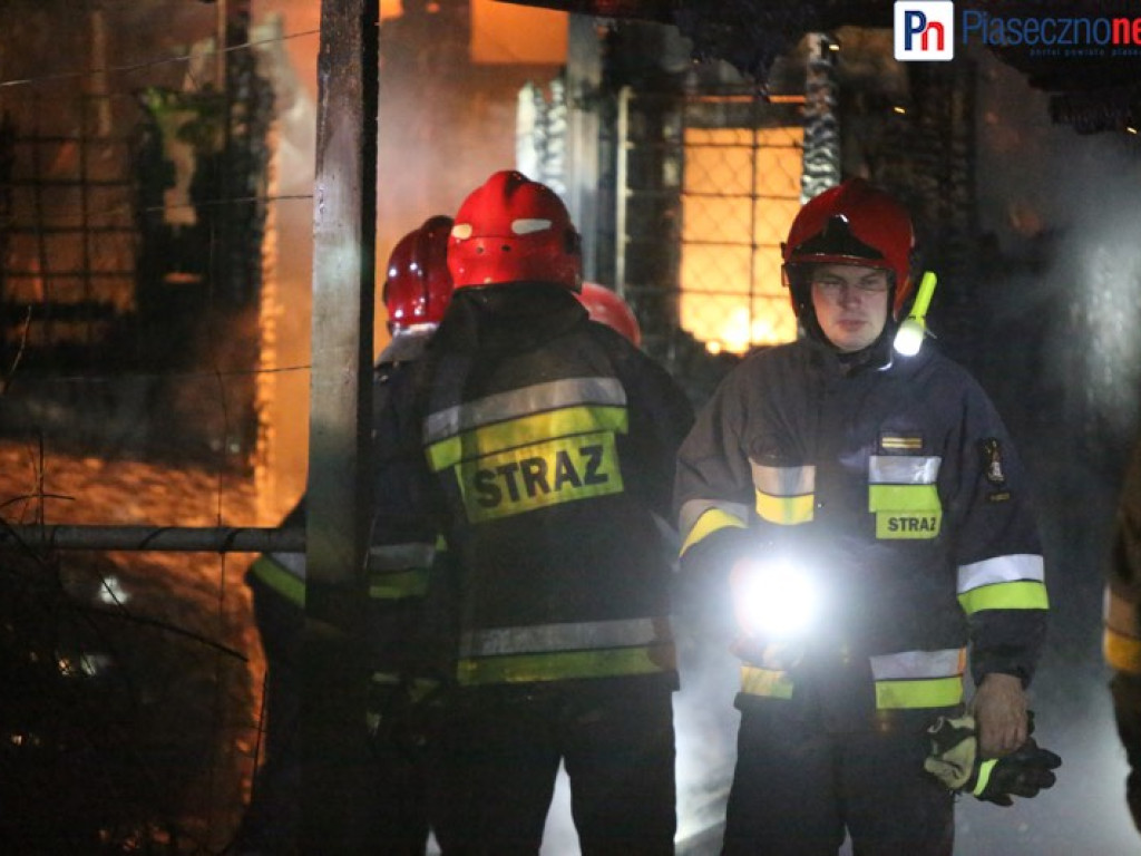 Cztery zastępy straży gaszą pożar!