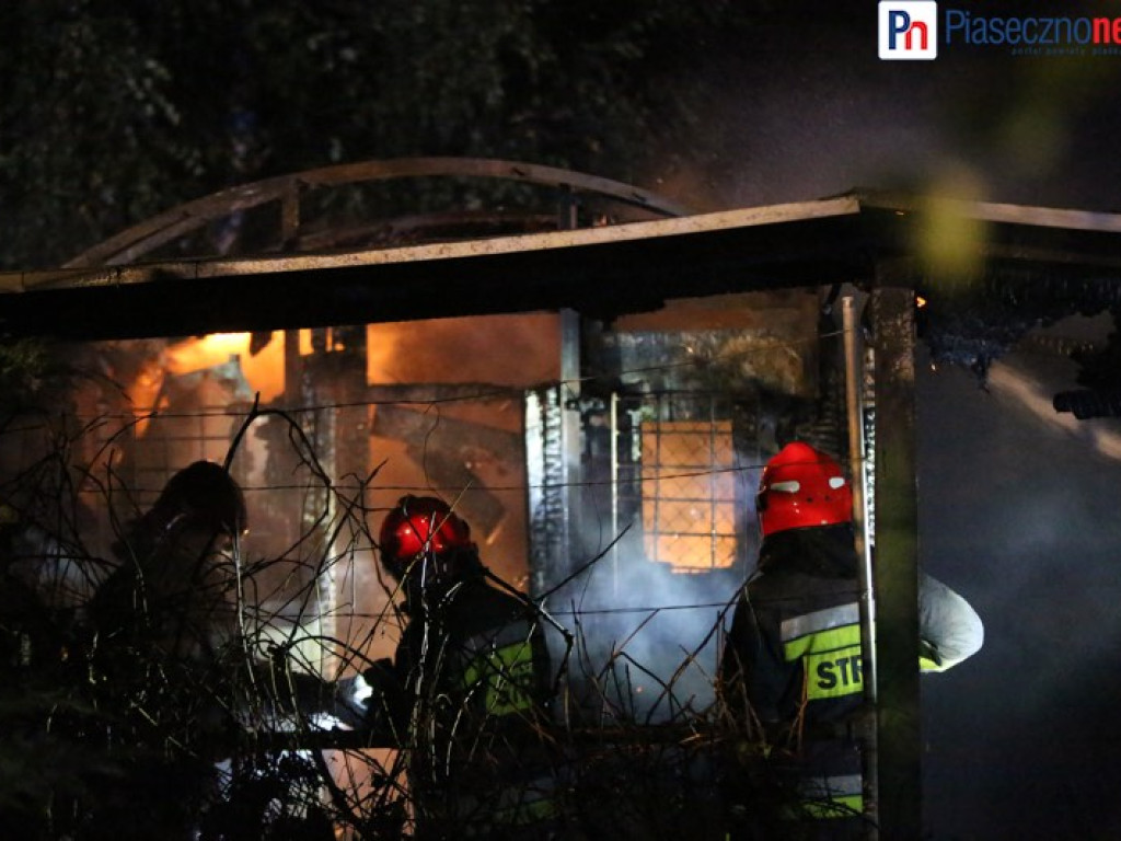 Cztery zastępy straży gaszą pożar!