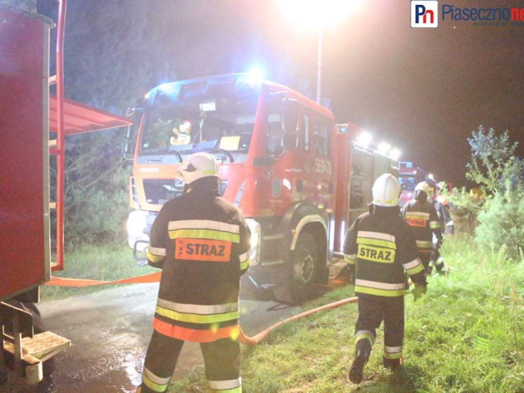 Cztery zastępy straży gaszą pożar!