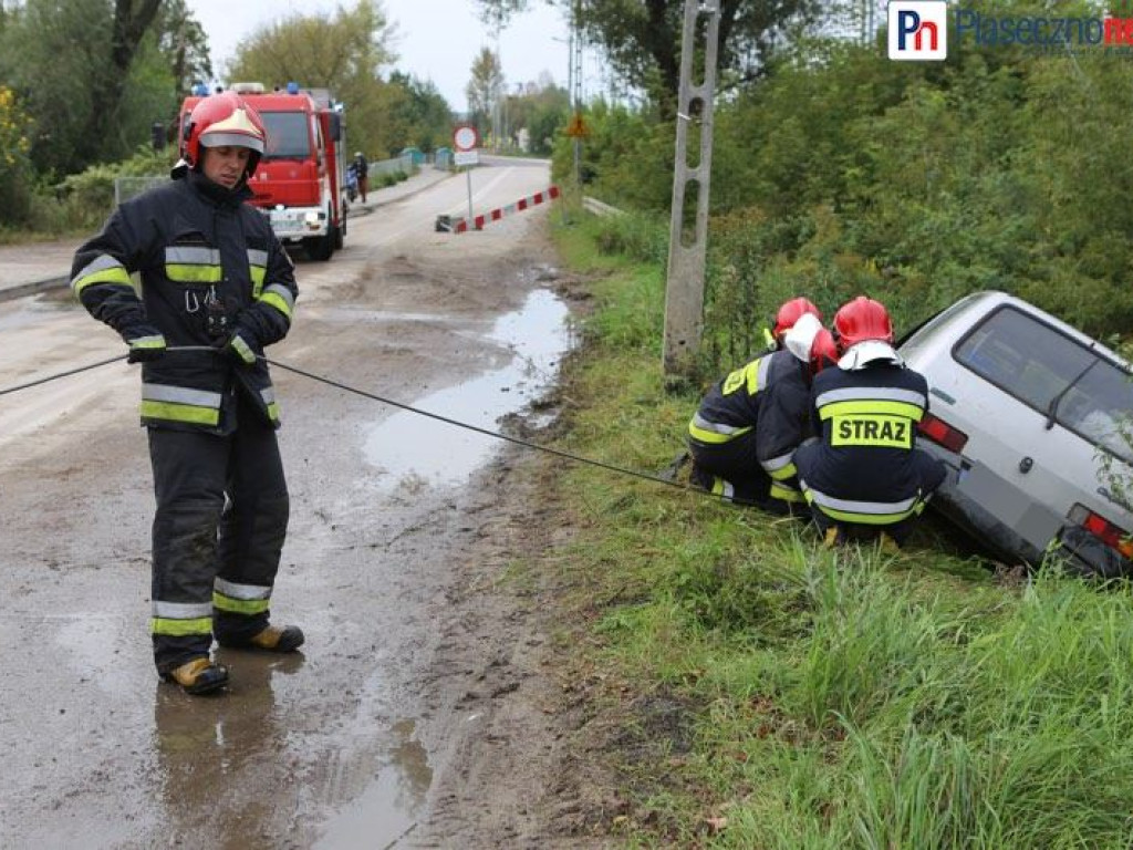 Auto w rowie, kierowca zniknął