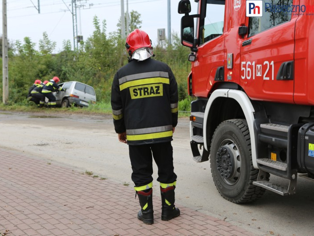 Auto w rowie, kierowca zniknął