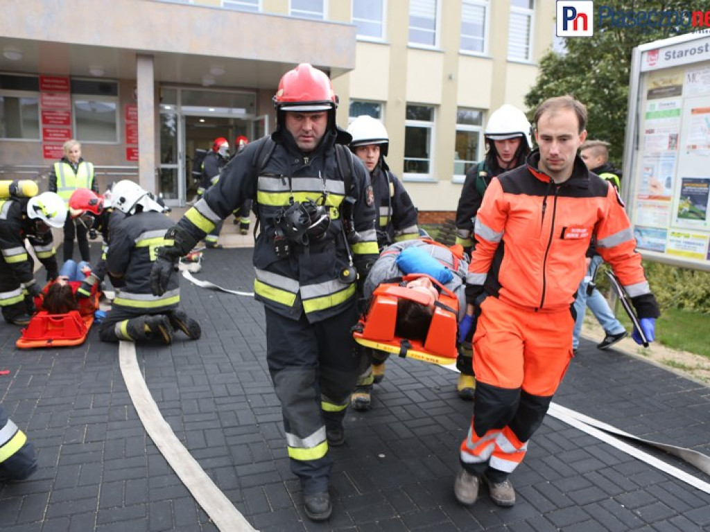 Wybuch, strzały i ewakuacja rannych