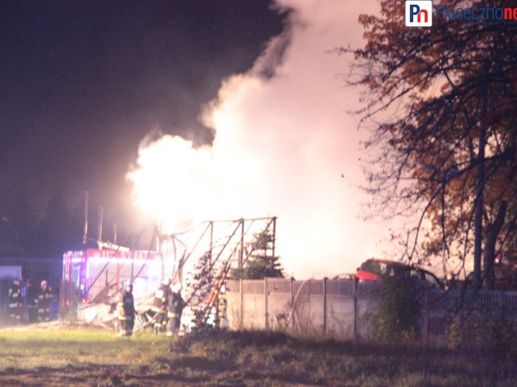 Samochody stanęły w płomieniach! Spektakularna akcja straży pożarnej