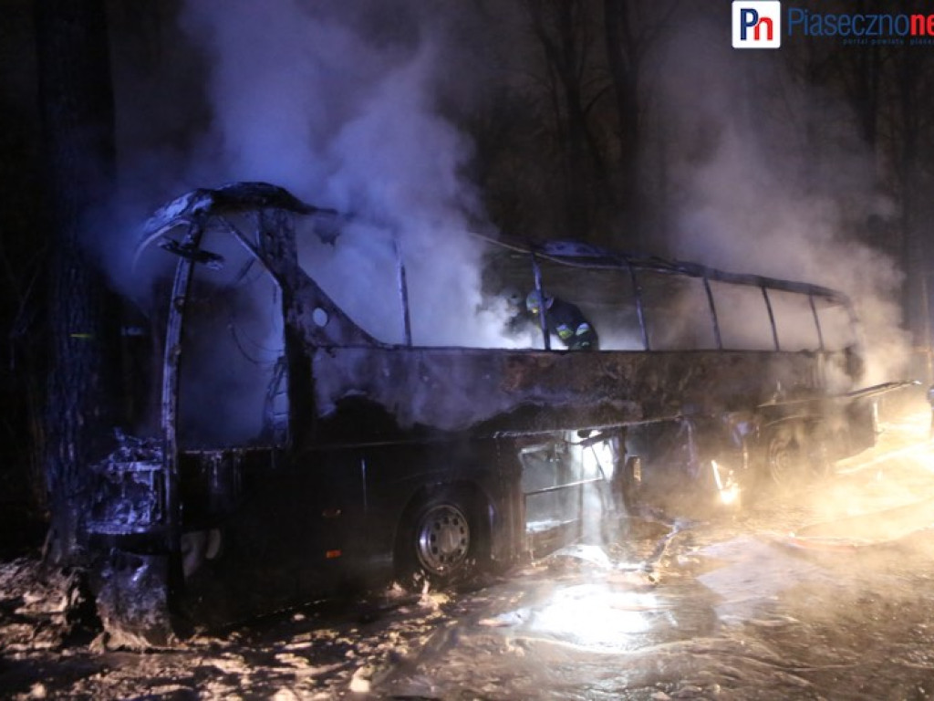 Autobus stanął w ogniu!