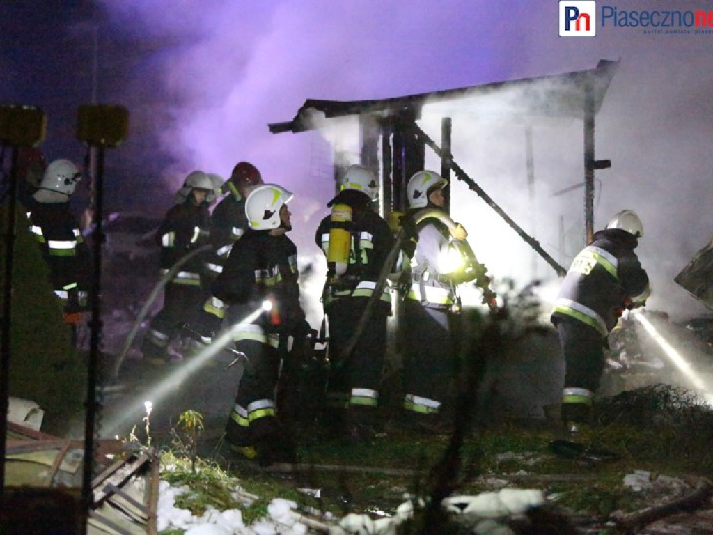 Pożar w Żabieńcu! Jedna osoba nie żyje, dwie w karetce
