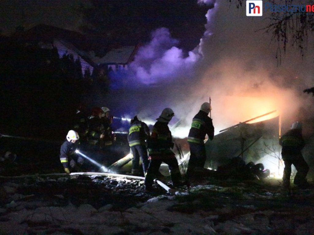 Pożar w Żabieńcu! Jedna osoba nie żyje, dwie w karetce