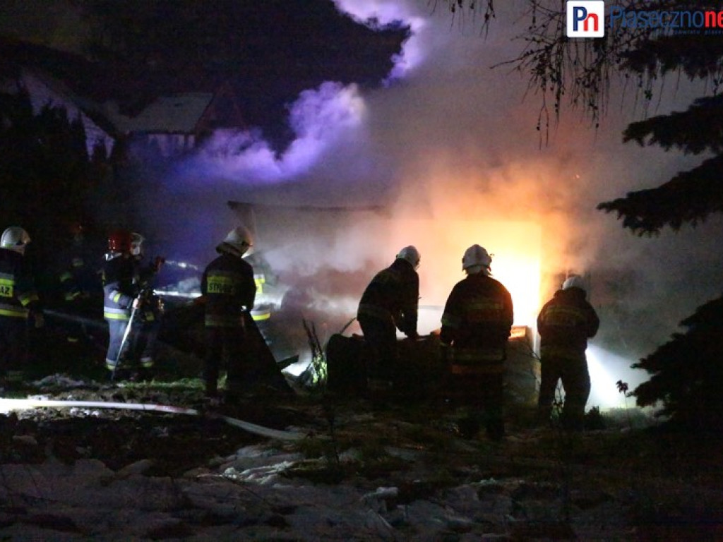 Pożar w Żabieńcu! Jedna osoba nie żyje, dwie w karetce