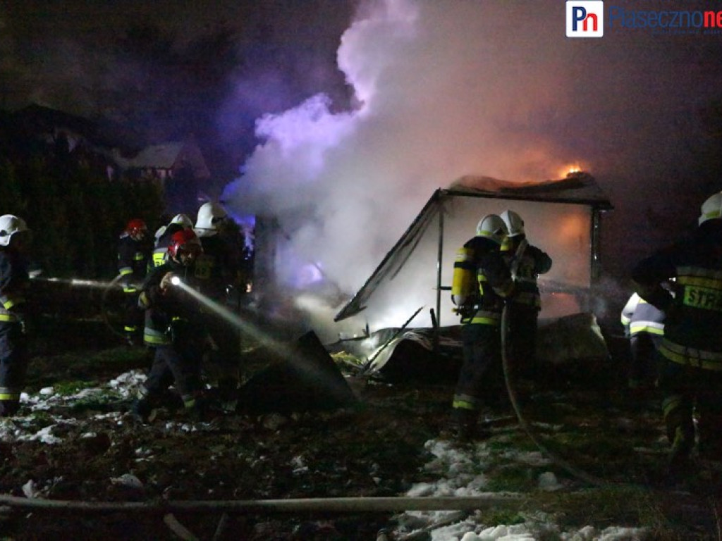 Pożar w Żabieńcu! Jedna osoba nie żyje, dwie w karetce