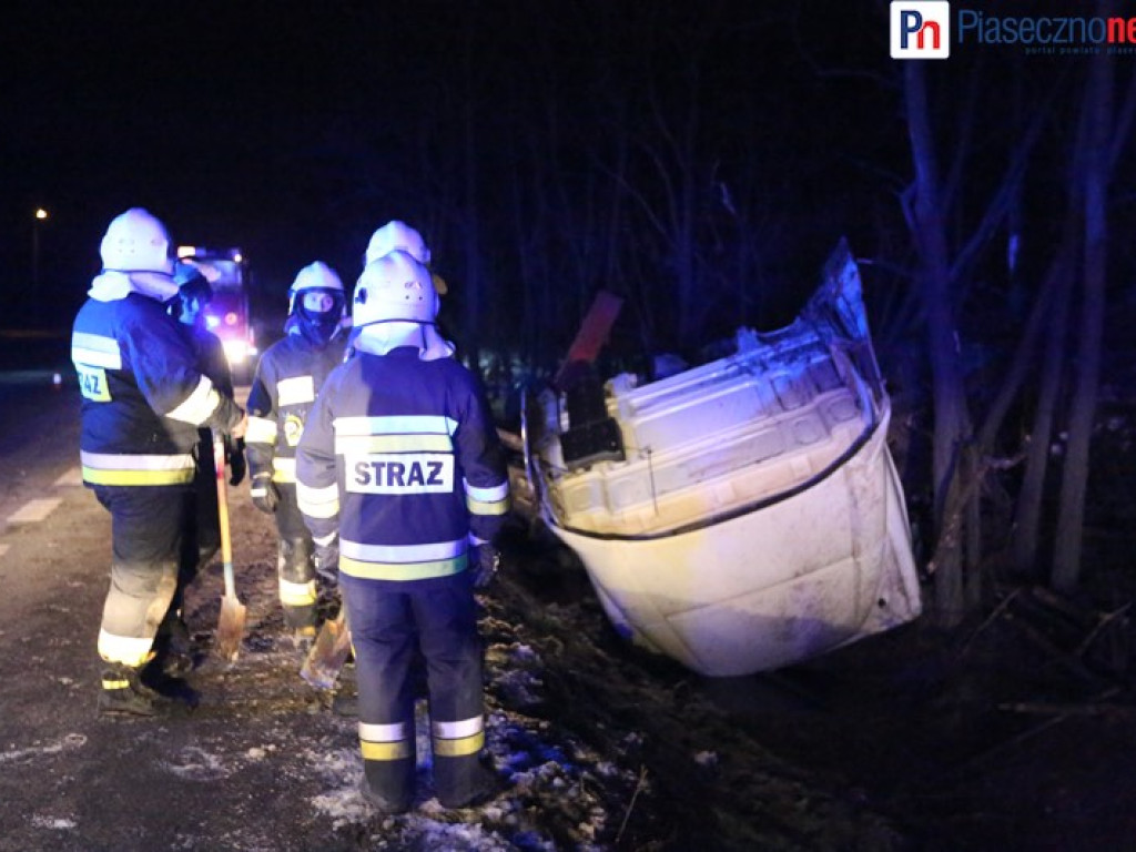 Pękła opona! Tir wpadł do rowu