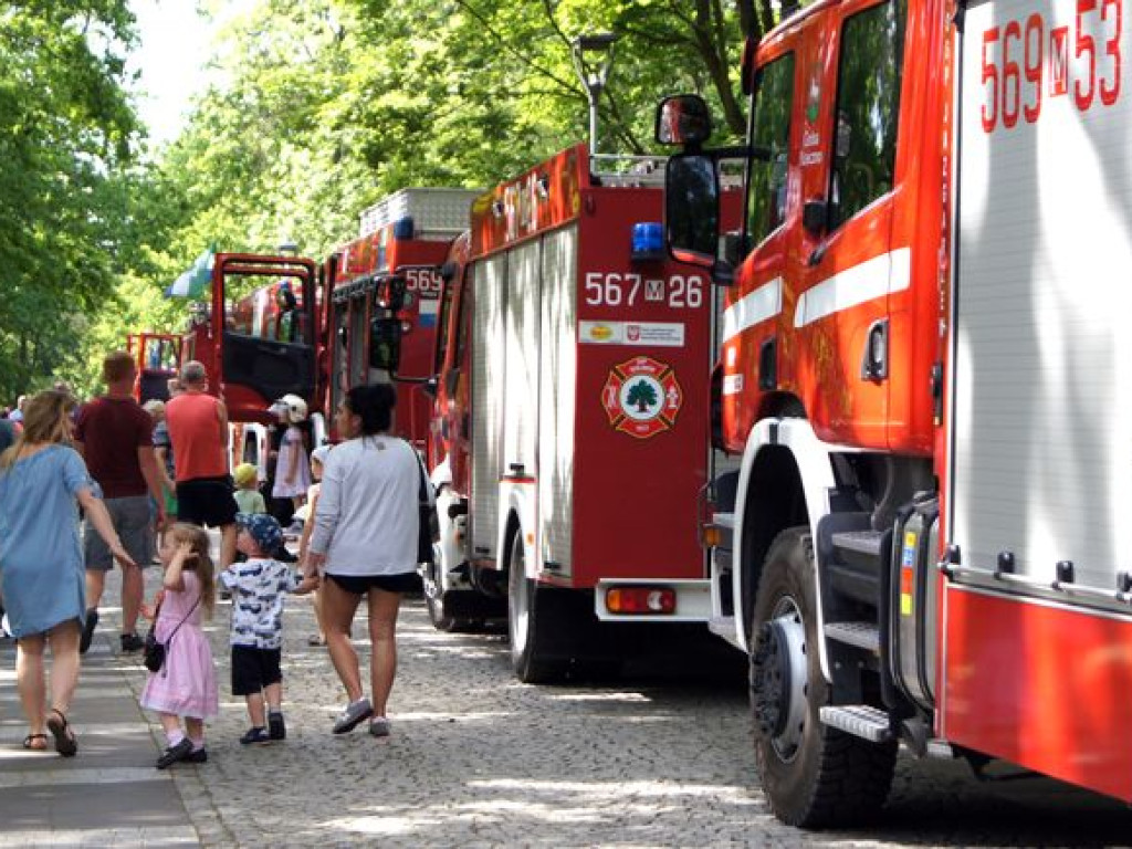 Ukłon dla strażaków. 