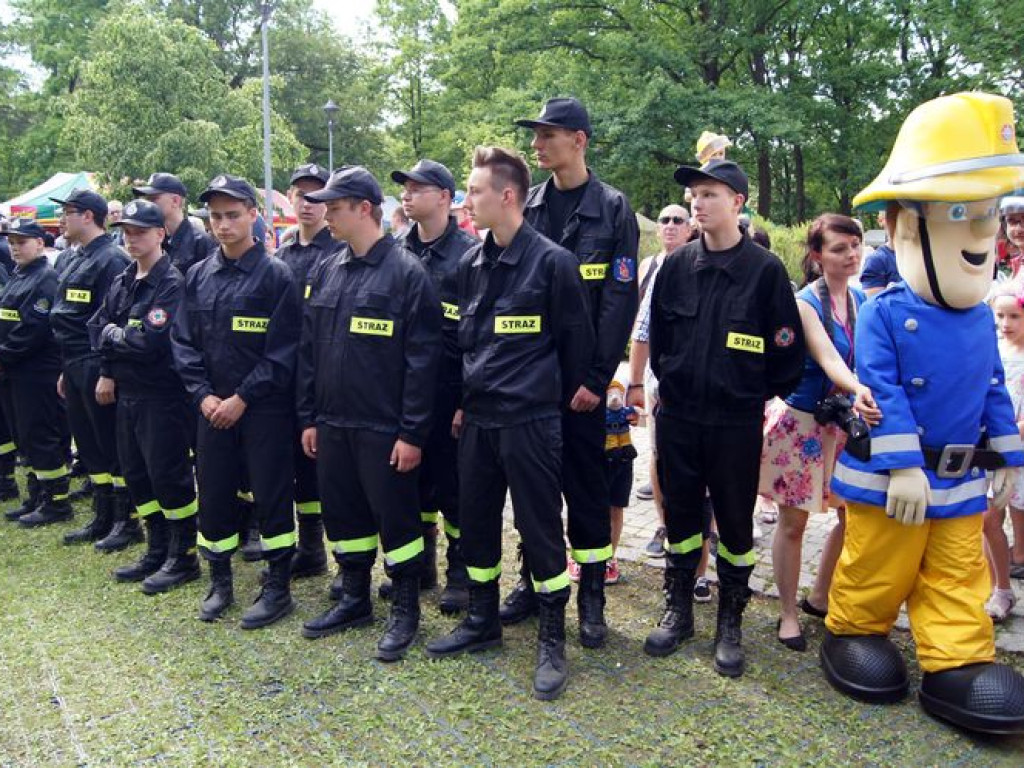 Ukłon dla strażaków. 
