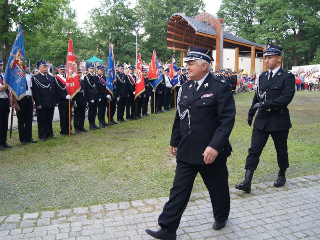 Ukłon dla strażaków. 
