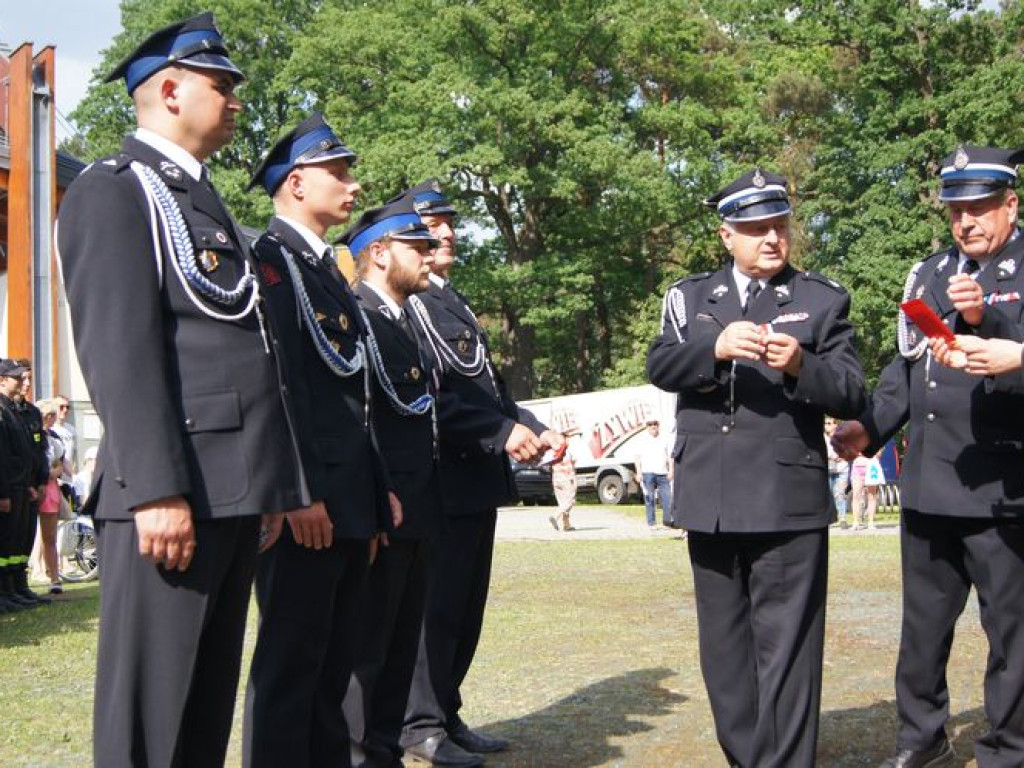 Ukłon dla strażaków. 