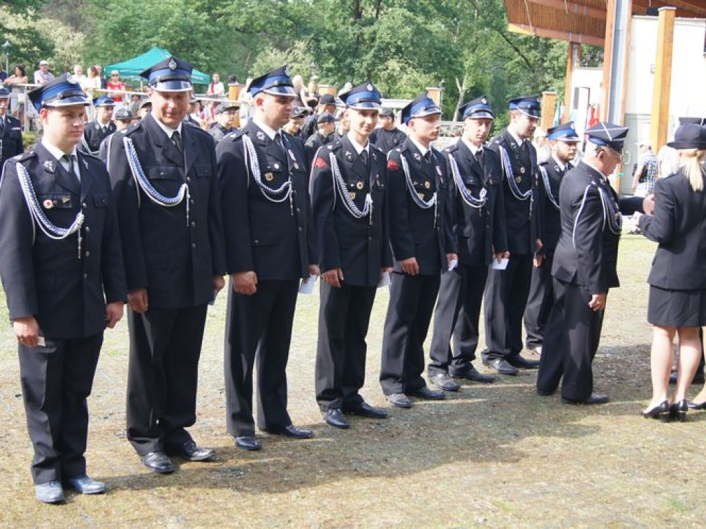 Ukłon dla strażaków. 