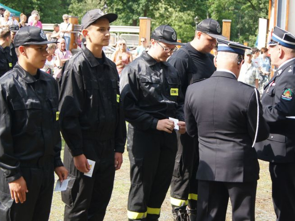 Ukłon dla strażaków. 