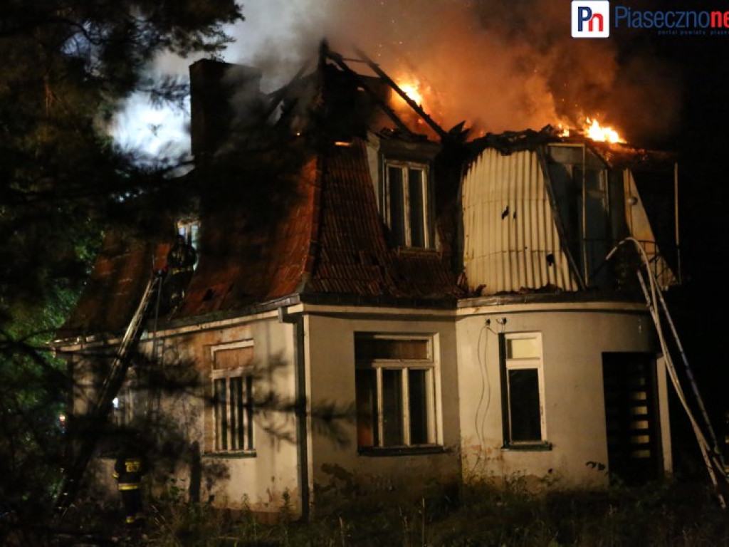 Płonie dom! Strażacy walczą z żywiołem [AKTUALIZACJE]
