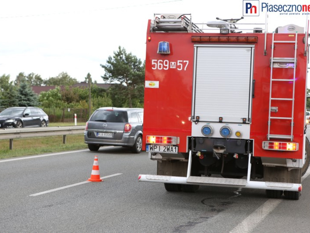 Pożar domu weselnego w Mrokowie. Utrudnienia w ruchu na krajowej 7