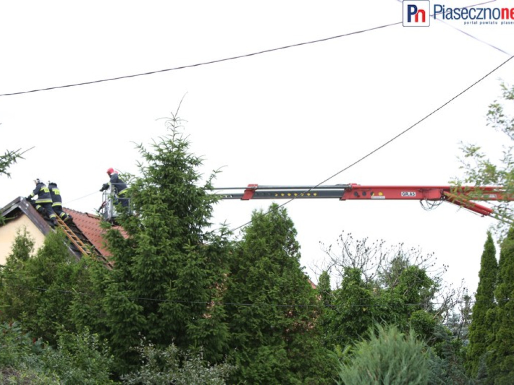 Pożar domu weselnego w Mrokowie. Utrudnienia w ruchu na krajowej 7