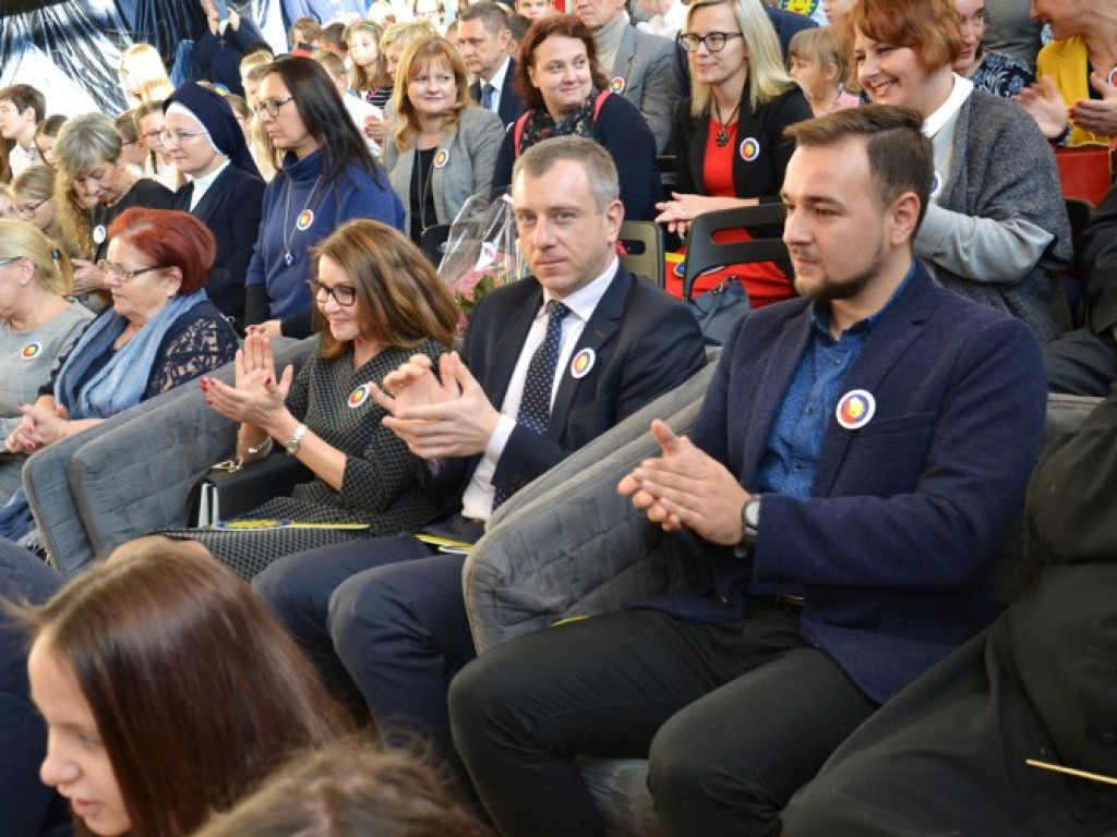 Uśmiechnięte słońce od dzieci dla Pani Doktor