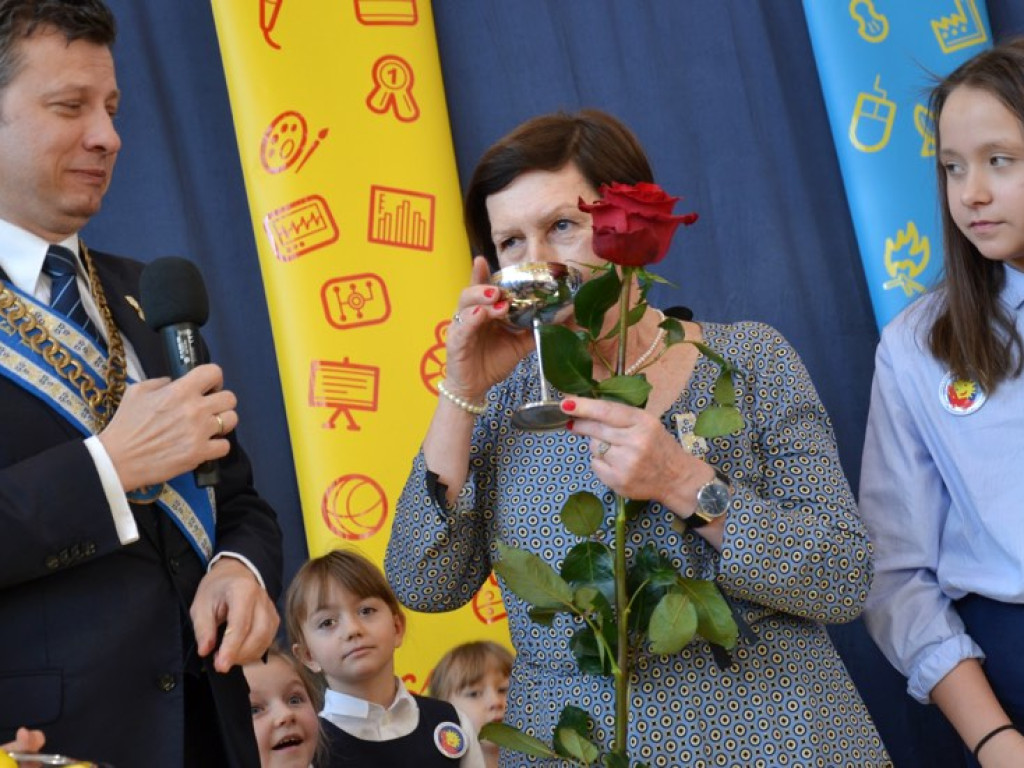 Uśmiechnięte słońce od dzieci dla Pani Doktor