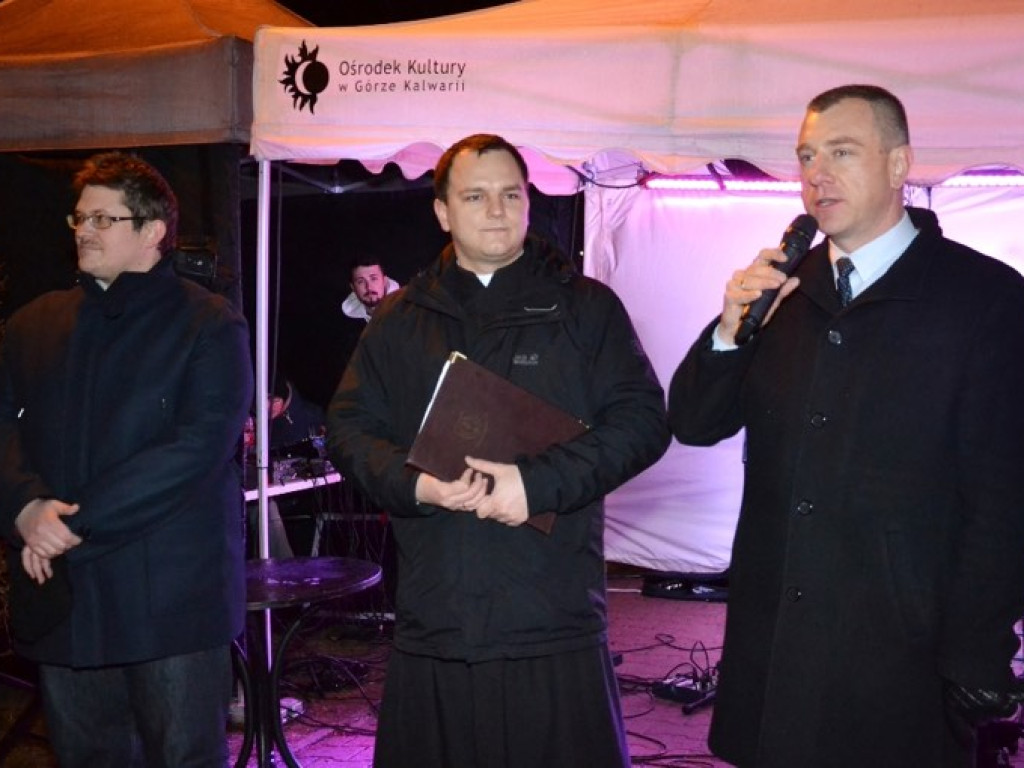 Zaświeciło bożonarodzeniowe drzewko