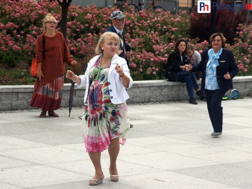 Zabawa przy muzyce nie tylko dla seniorów