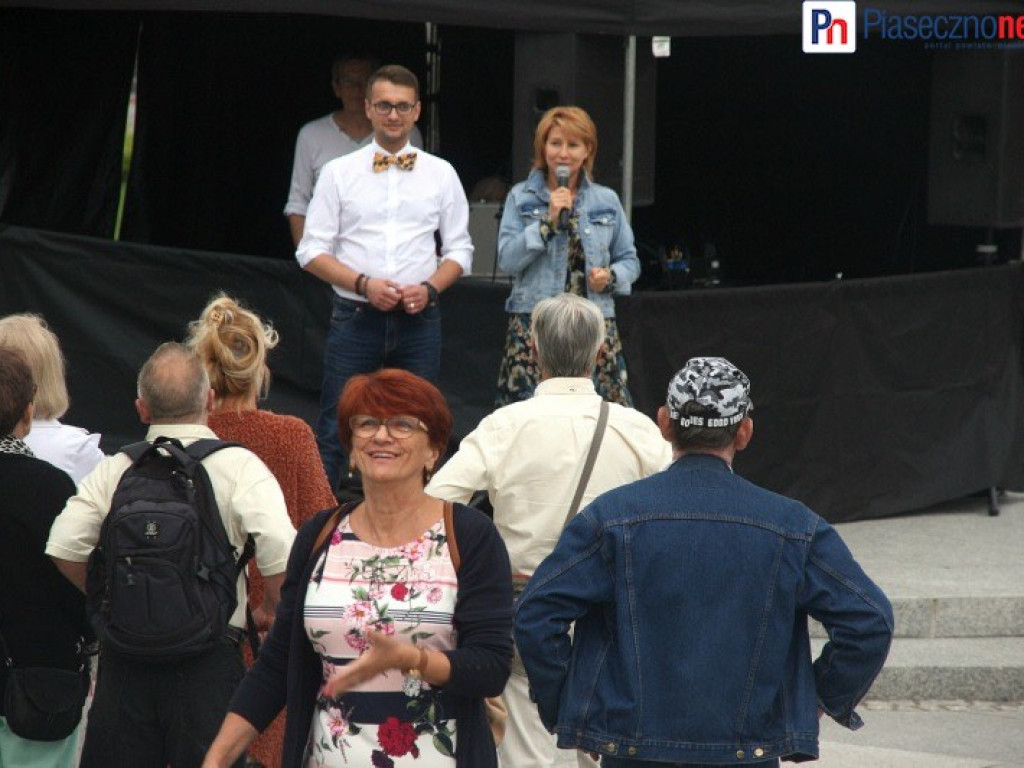 Zabawa przy muzyce nie tylko dla seniorów