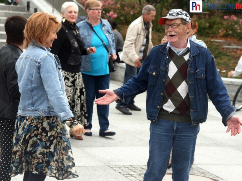 Zabawa przy muzyce nie tylko dla seniorów