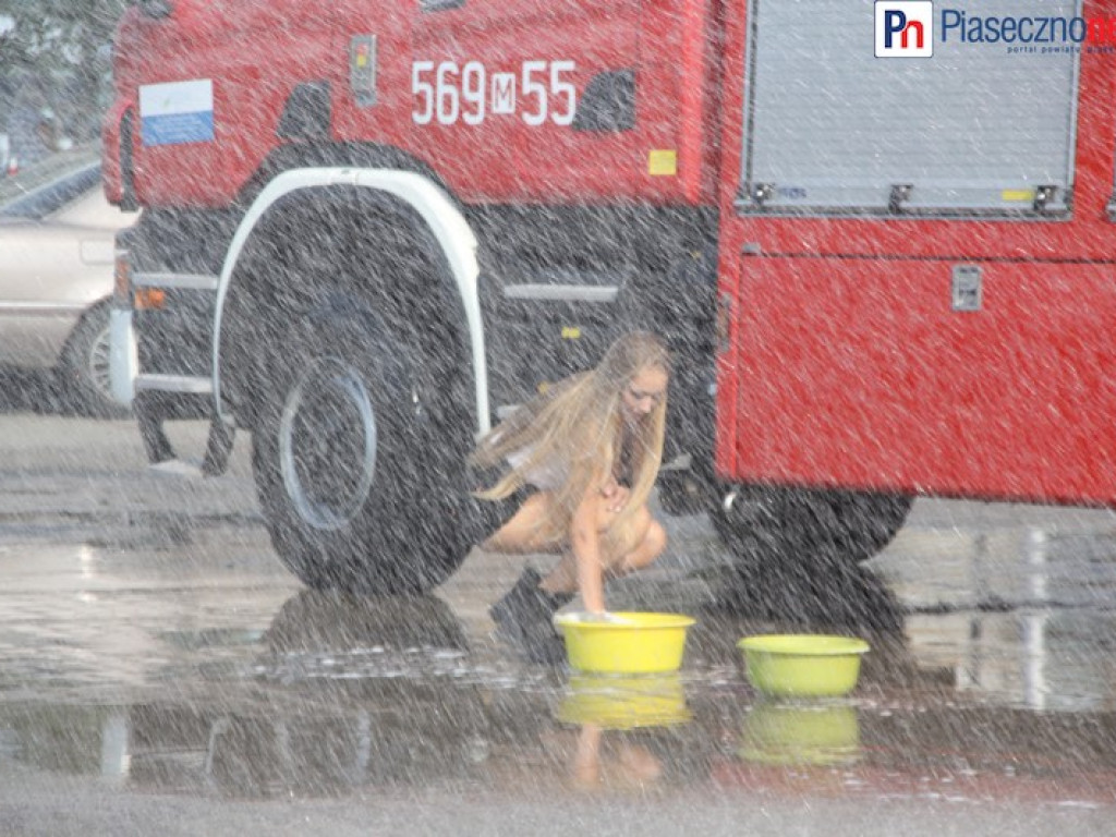 Dziewczyny z Sensation gasiły pożar