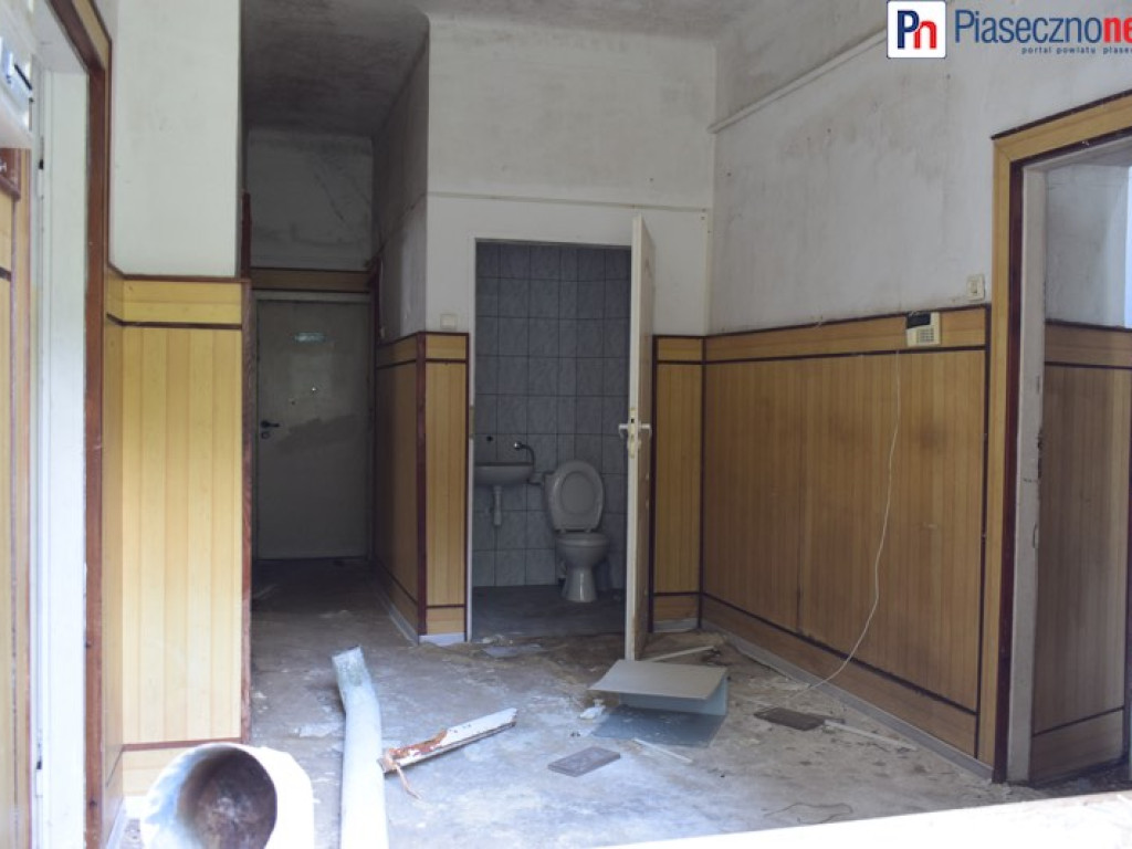 Dworek Ryxów popada w ruinę