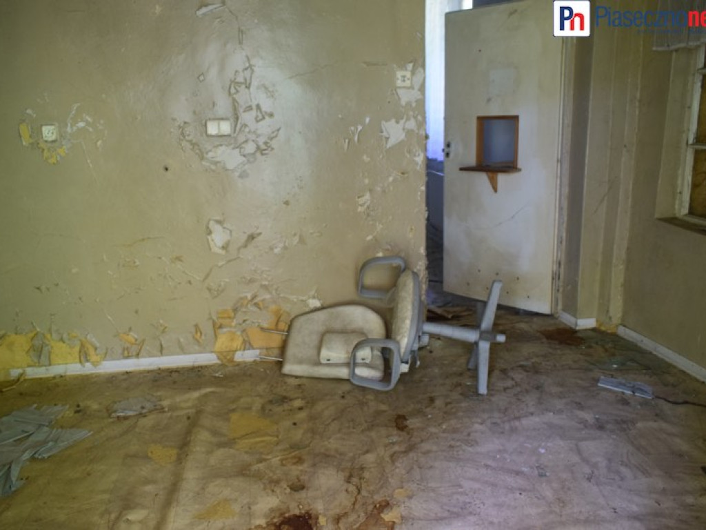 Dworek Ryxów popada w ruinę