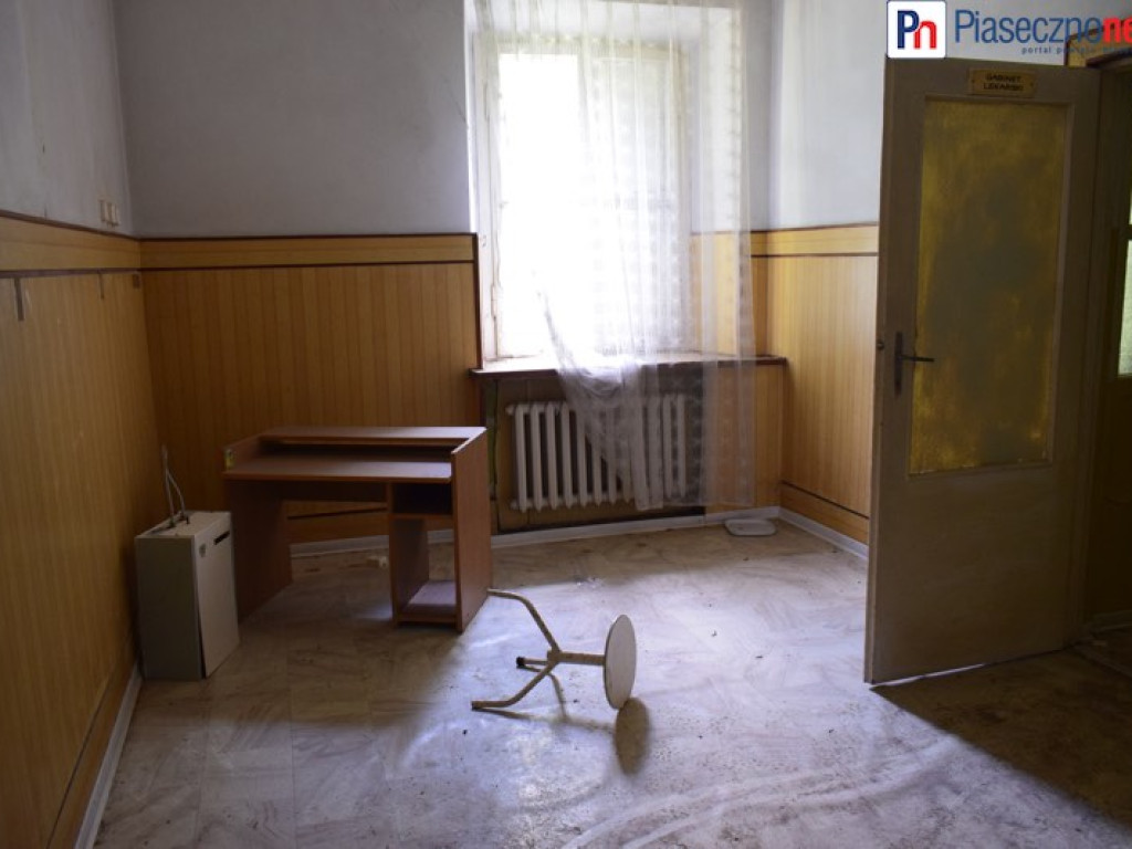 Dworek Ryxów popada w ruinę