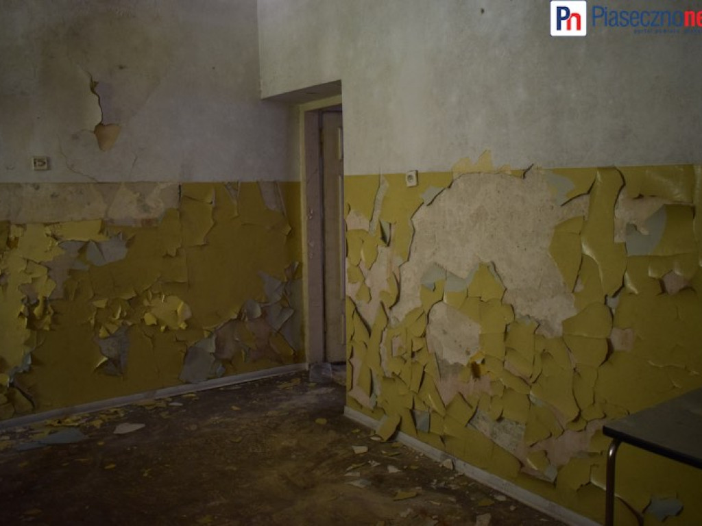 Dworek Ryxów popada w ruinę