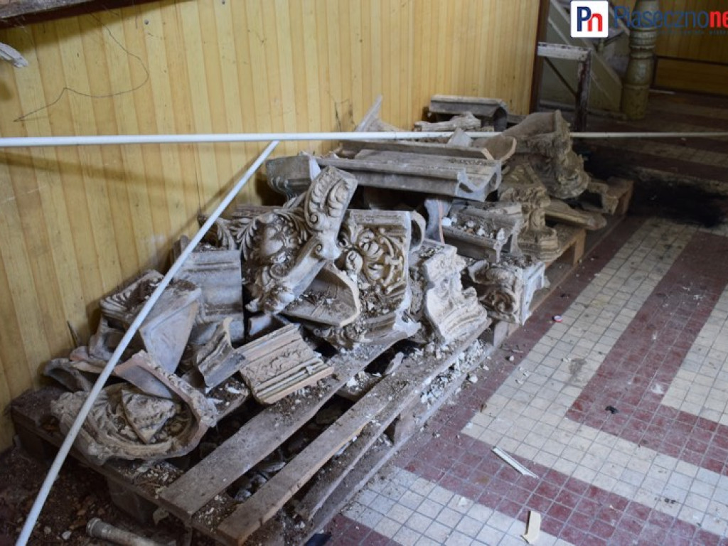 Dworek Ryxów popada w ruinę