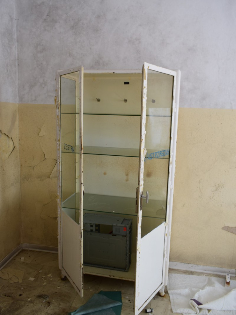 Dworek Ryxów popada w ruinę