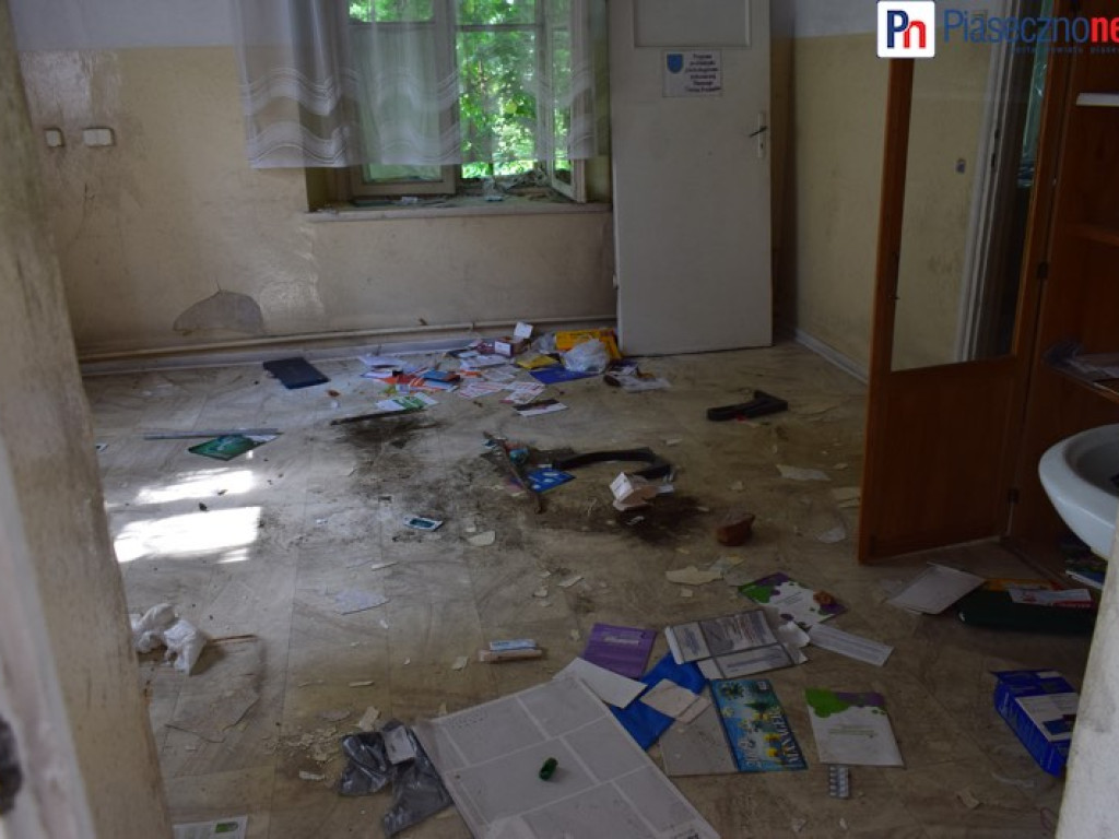 Dworek Ryxów popada w ruinę