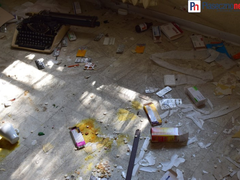 Dworek Ryxów popada w ruinę