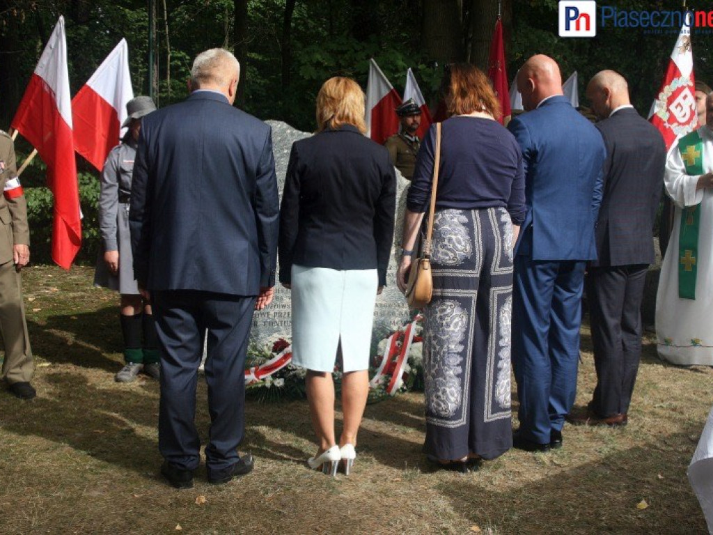 W hołdzie bohaterom