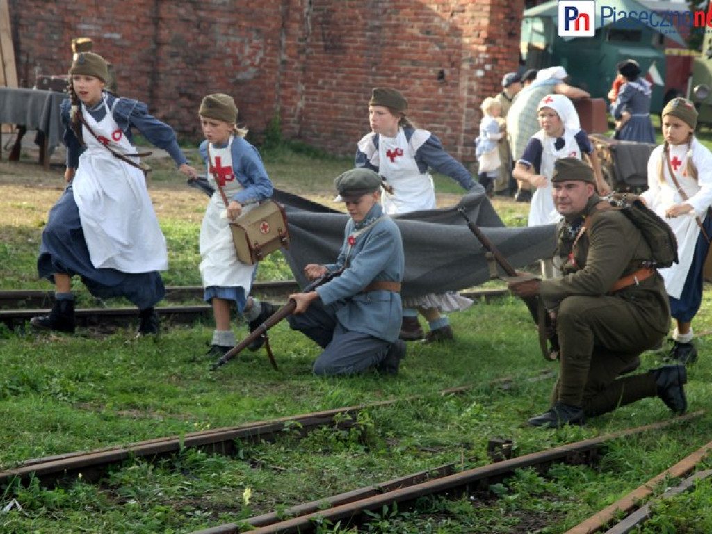 Pola Chwały na kolejce wąskotorowej
