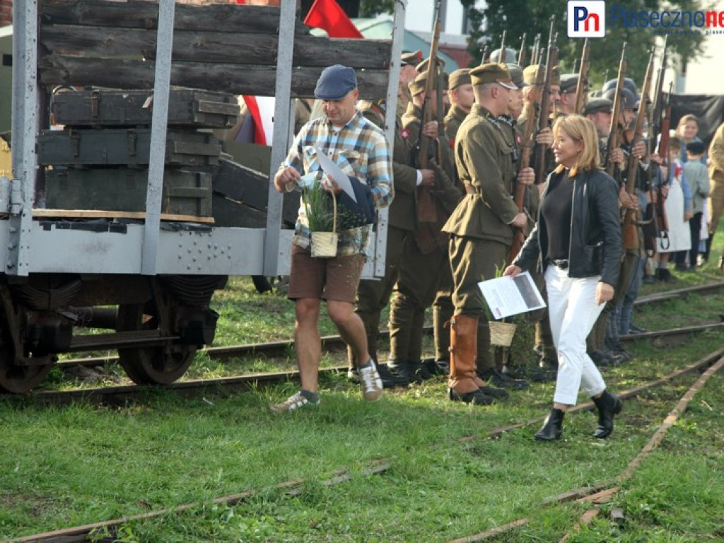 Pola Chwały na kolejce wąskotorowej