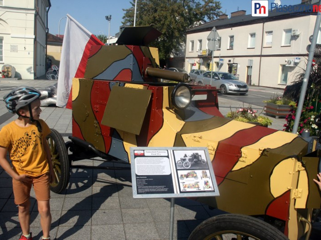 Pola Chwały na kolejce wąskotorowej