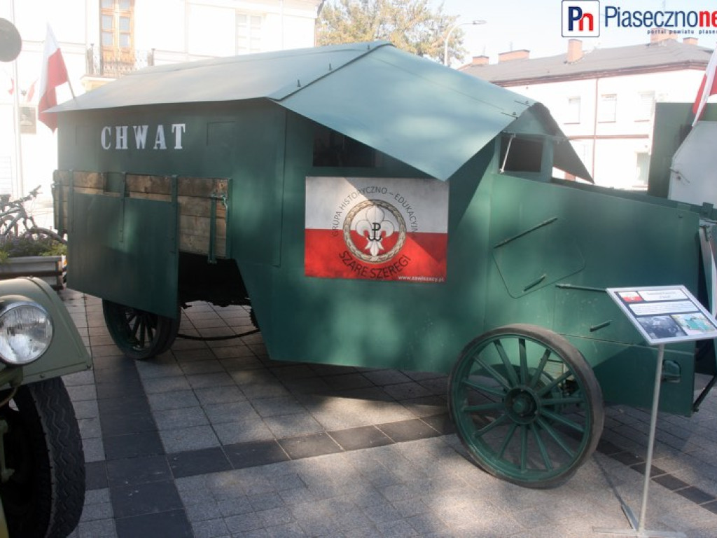 Pola Chwały na kolejce wąskotorowej