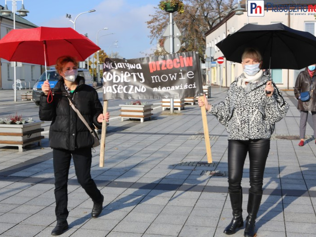 Fotorelacja z protestu kobiet na piaseczyńskim rynku [ZOBACZ FILM]