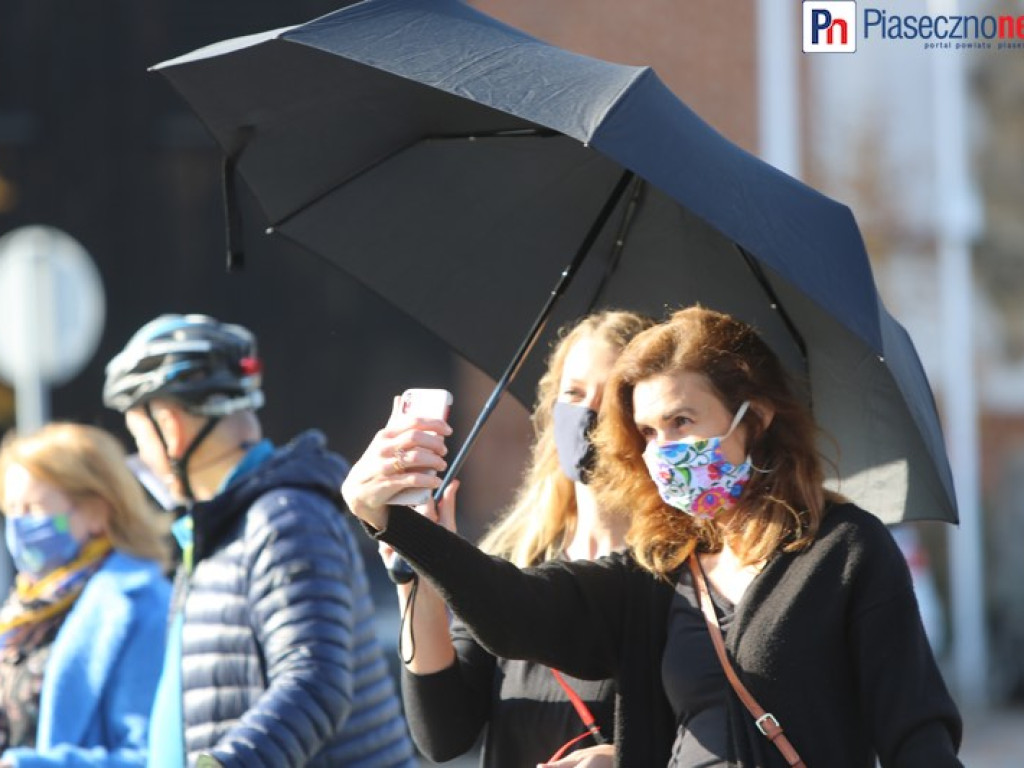 Fotorelacja z protestu kobiet na piaseczyńskim rynku [ZOBACZ FILM]