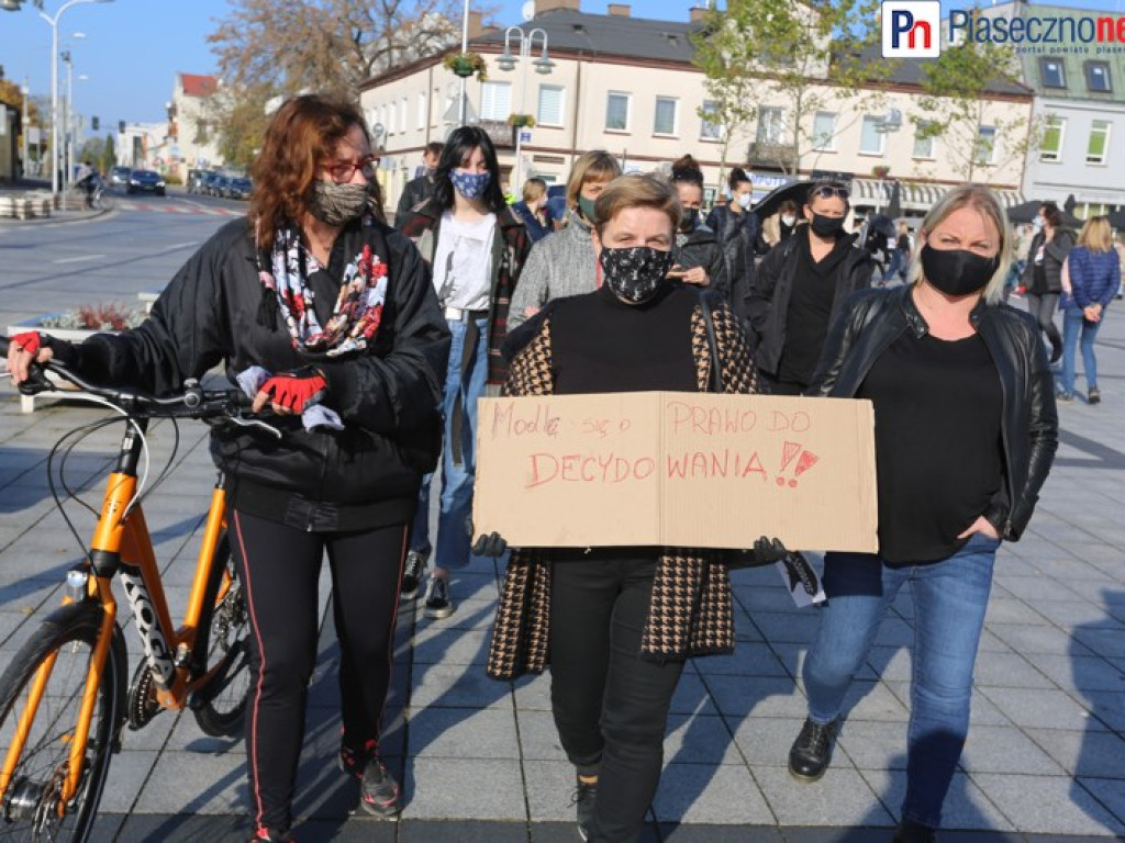 Fotorelacja z protestu kobiet na piaseczyńskim rynku [ZOBACZ FILM]